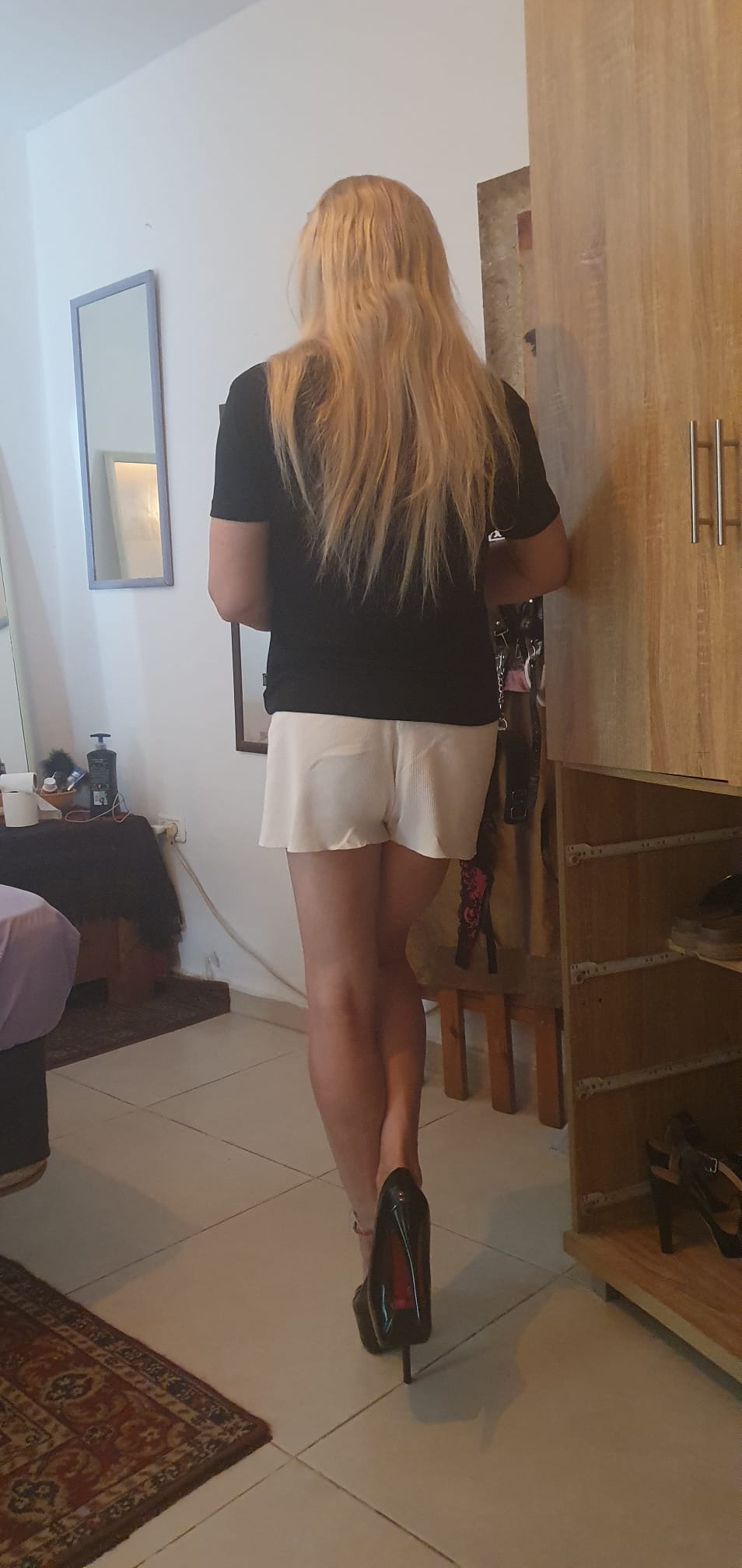 בחורה אקזוטית -בתל אביב