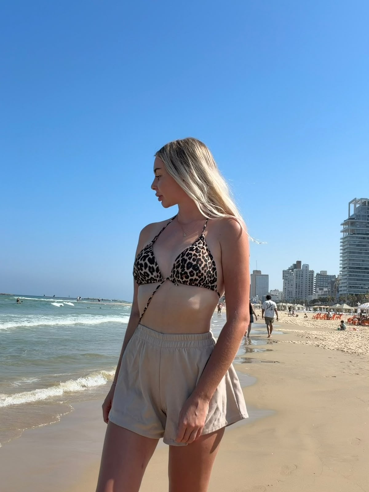 בלונדינית בחורה מבינה עניין רזה – תל אביב